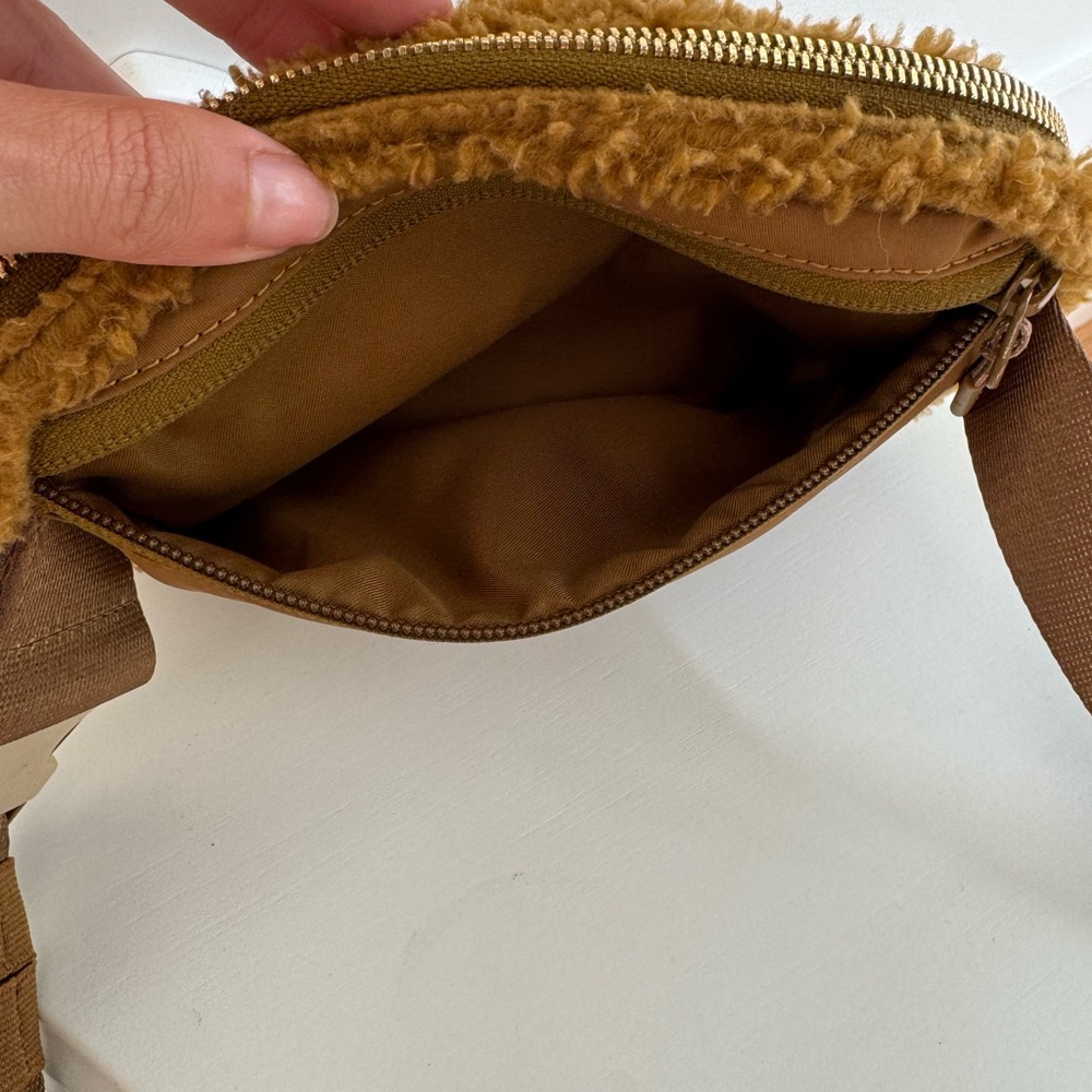 lululemon athletica Brown Sherpa Bag - Picture 3 of 10
